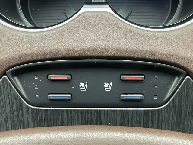 トヨタ ハリアー ハイブリッド Z レザーパッケージ 愛知県 2024(令6)年 2.5万km プラチナホワイトパールマイカ 純正１２．３型ナビ　調光ルーフ　ＪＢＬ　禁煙　全方位カメラ　デジタルインナーミラー　黒革　シートヒーター　電動リアゲート　前後ドラレコ　衝突軽減　追従クルコン　ＢＳＭ　ＨＵＤ　コーナーセンサ　フルセグTV　ETC2.0　LEDオートライト　フォグランプ　セーフティセンス　ナノイーX