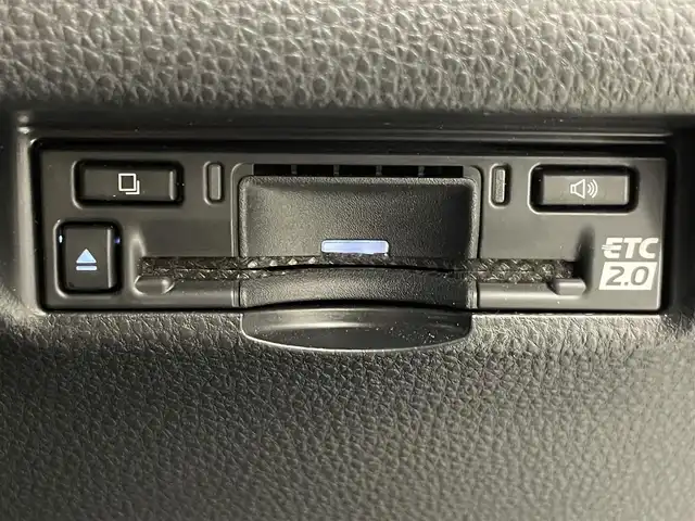 トヨタ ハリアー ハイブリッド Z レザーパッケージ 愛知県 2024(令6)年 2.5万km プラチナホワイトパールマイカ 純正１２．３型ナビ　調光ルーフ　ＪＢＬ　禁煙　全方位カメラ　デジタルインナーミラー　黒革　シートヒーター　電動リアゲート　前後ドラレコ　衝突軽減　追従クルコン　ＢＳＭ　ＨＵＤ　コーナーセンサ　フルセグTV　ETC2.0　LEDオートライト　フォグランプ　セーフティセンス　ナノイーX