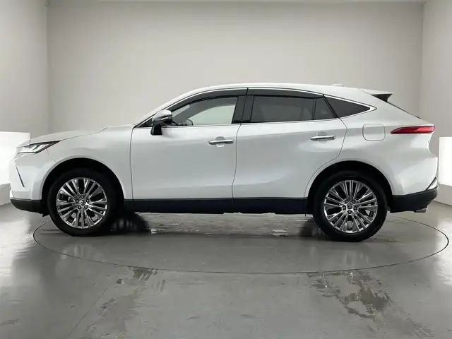 トヨタ ハリアー ハイブリッド Z レザーパッケージ 愛知県 2024(令6)年 2.5万km プラチナホワイトパールマイカ 純正１２．３型ナビ　調光ルーフ　ＪＢＬ　禁煙　全方位カメラ　デジタルインナーミラー　黒革　シートヒーター　電動リアゲート　前後ドラレコ　衝突軽減　追従クルコン　ＢＳＭ　ＨＵＤ　コーナーセンサ　フルセグTV　ETC2.0　LEDオートライト　フォグランプ　セーフティセンス　ナノイーX