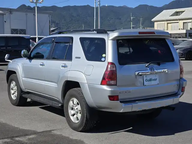 トヨタ ハイラックス サーフ SSR－X 鹿児島県 2005(平17)年 5.4万km シルバーM 社外ＳＤナビ（ＣＮ－ＨＥ０２ＷＤ）　/Ｂｌｕｅｔｏｏｔｈオーディオ　/フルセグテレビ　/バックカメラ　/ＥＴＣ　/イージークローザー　/スタッドレスタイヤ積載　/エンジンイモビライザー　/純正アルミホイール（１６インチ）/ハロゲンヘッドライト/ルーフレール/Wエアバック