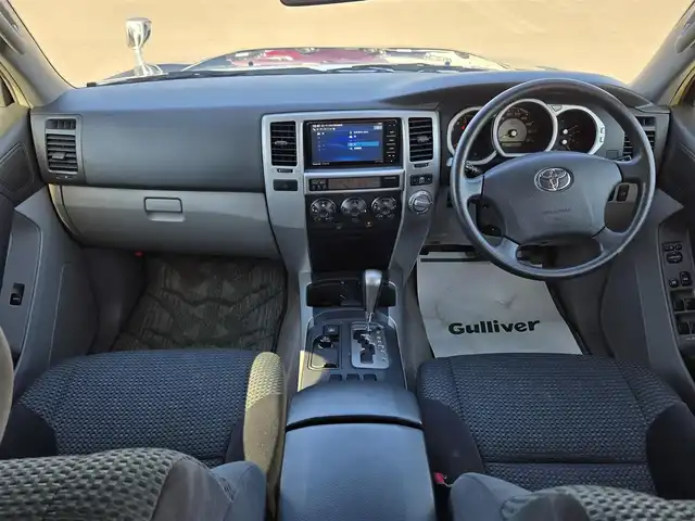 トヨタ ハイラックス サーフ SSR－X 鹿児島県 2005(平17)年 5.4万km シルバーM 社外ＳＤナビ（ＣＮ－ＨＥ０２ＷＤ）　/Ｂｌｕｅｔｏｏｔｈオーディオ　/フルセグテレビ　/バックカメラ　/ＥＴＣ　/イージークローザー　/スタッドレスタイヤ積載　/エンジンイモビライザー　/純正アルミホイール（１６インチ）/ハロゲンヘッドライト/ルーフレール/Wエアバック