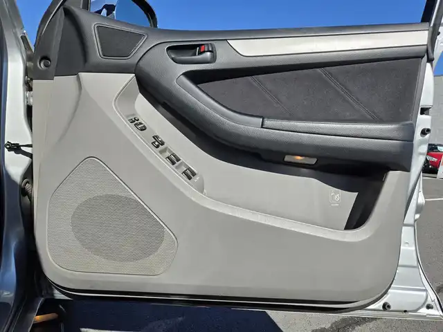 トヨタ ハイラックス サーフ SSR－X 鹿児島県 2005(平17)年 5.4万km シルバーM 社外ＳＤナビ（ＣＮ－ＨＥ０２ＷＤ）　/Ｂｌｕｅｔｏｏｔｈオーディオ　/フルセグテレビ　/バックカメラ　/ＥＴＣ　/イージークローザー　/スタッドレスタイヤ積載　/エンジンイモビライザー　/純正アルミホイール（１６インチ）/ハロゲンヘッドライト/ルーフレール/Wエアバック