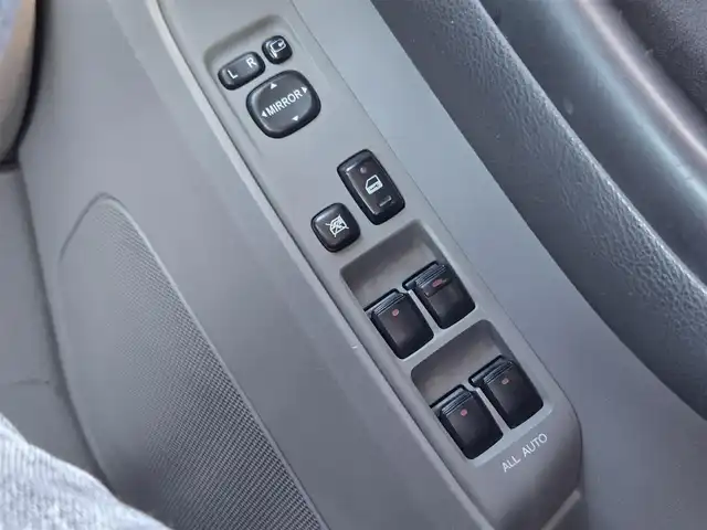 トヨタ ハイラックス サーフ SSR－X 鹿児島県 2005(平17)年 5.4万km シルバーM 社外ＳＤナビ（ＣＮ－ＨＥ０２ＷＤ）　/Ｂｌｕｅｔｏｏｔｈオーディオ　/フルセグテレビ　/バックカメラ　/ＥＴＣ　/イージークローザー　/スタッドレスタイヤ積載　/エンジンイモビライザー　/純正アルミホイール（１６インチ）/ハロゲンヘッドライト/ルーフレール/Wエアバック