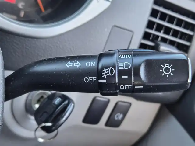 トヨタ ハイラックス サーフ SSR－X 鹿児島県 2005(平17)年 5.4万km シルバーM 社外ＳＤナビ（ＣＮ－ＨＥ０２ＷＤ）　/Ｂｌｕｅｔｏｏｔｈオーディオ　/フルセグテレビ　/バックカメラ　/ＥＴＣ　/イージークローザー　/スタッドレスタイヤ積載　/エンジンイモビライザー　/純正アルミホイール（１６インチ）/ハロゲンヘッドライト/ルーフレール/Wエアバック