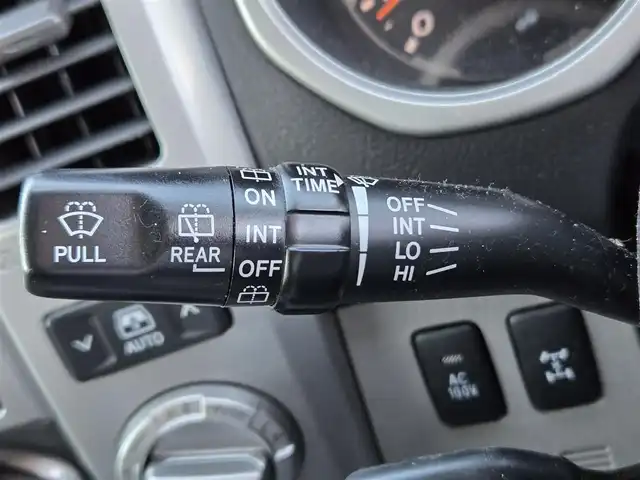 トヨタ ハイラックス サーフ SSR－X 鹿児島県 2005(平17)年 5.4万km シルバーM 社外ＳＤナビ（ＣＮ－ＨＥ０２ＷＤ）　/Ｂｌｕｅｔｏｏｔｈオーディオ　/フルセグテレビ　/バックカメラ　/ＥＴＣ　/イージークローザー　/スタッドレスタイヤ積載　/エンジンイモビライザー　/純正アルミホイール（１６インチ）/ハロゲンヘッドライト/ルーフレール/Wエアバック