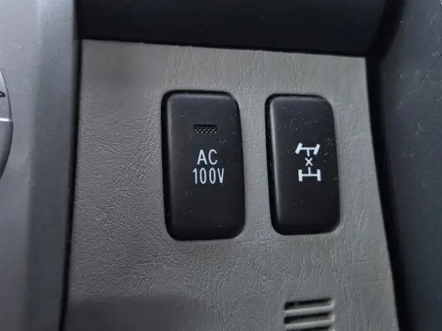 トヨタ ハイラックス サーフ SSR－X 鹿児島県 2005(平17)年 5.4万km シルバーM 社外ＳＤナビ（ＣＮ－ＨＥ０２ＷＤ）　/Ｂｌｕｅｔｏｏｔｈオーディオ　/フルセグテレビ　/バックカメラ　/ＥＴＣ　/イージークローザー　/スタッドレスタイヤ積載　/エンジンイモビライザー　/純正アルミホイール（１６インチ）/ハロゲンヘッドライト/ルーフレール/Wエアバック