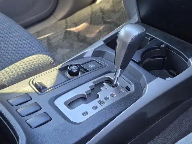 トヨタ ハイラックス サーフ SSR－X 鹿児島県 2005(平17)年 5.4万km シルバーM 社外ＳＤナビ（ＣＮ－ＨＥ０２ＷＤ）　/Ｂｌｕｅｔｏｏｔｈオーディオ　/フルセグテレビ　/バックカメラ　/ＥＴＣ　/イージークローザー　/スタッドレスタイヤ積載　/エンジンイモビライザー　/純正アルミホイール（１６インチ）/ハロゲンヘッドライト/ルーフレール/Wエアバック