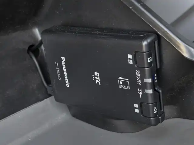 トヨタ ハイラックス サーフ SSR－X 鹿児島県 2005(平17)年 5.4万km シルバーM 社外ＳＤナビ（ＣＮ－ＨＥ０２ＷＤ）　/Ｂｌｕｅｔｏｏｔｈオーディオ　/フルセグテレビ　/バックカメラ　/ＥＴＣ　/イージークローザー　/スタッドレスタイヤ積載　/エンジンイモビライザー　/純正アルミホイール（１６インチ）/ハロゲンヘッドライト/ルーフレール/Wエアバック