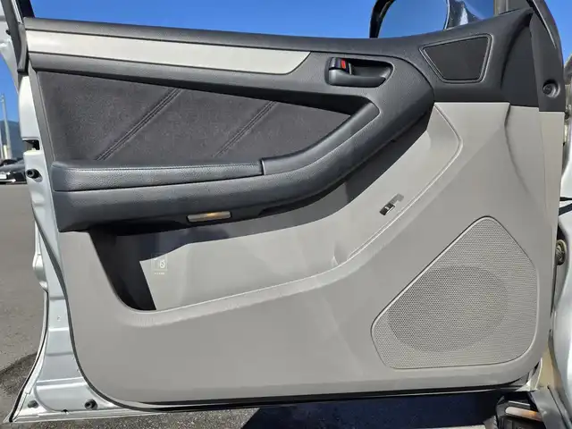 トヨタ ハイラックス サーフ SSR－X 鹿児島県 2005(平17)年 5.4万km シルバーM 社外ＳＤナビ（ＣＮ－ＨＥ０２ＷＤ）　/Ｂｌｕｅｔｏｏｔｈオーディオ　/フルセグテレビ　/バックカメラ　/ＥＴＣ　/イージークローザー　/スタッドレスタイヤ積載　/エンジンイモビライザー　/純正アルミホイール（１６インチ）/ハロゲンヘッドライト/ルーフレール/Wエアバック