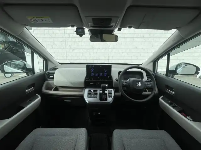 ホンダ フリード ハイブリット e:HEV AIR 福岡県 2025(令7)年 1万km プラチナホワイトパール 純正11.4型メモリーナビ(フルセグTV・CD・DVD・BT)/バックカメラ/ホンダセンシング/コーナーセンサー/レーダークルコン/両側パワスラ/ドラレコ/ETC/USBポート/純正LED・フロアマット/スマートキー/プッシュスタート