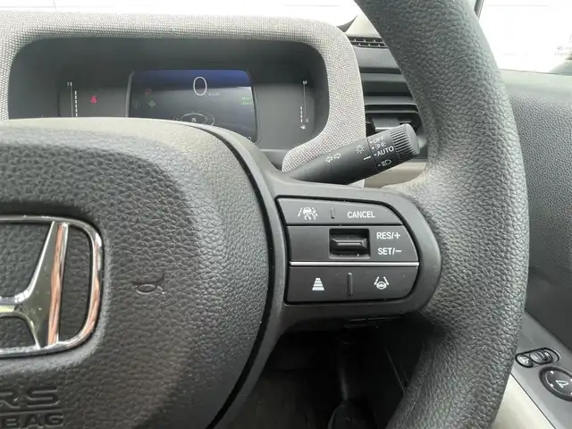 ホンダ フリード ハイブリット e:HEV AIR 福岡県 2025(令7)年 1万km プラチナホワイトパール 純正11.4型メモリーナビ(フルセグTV・CD・DVD・BT)/バックカメラ/ホンダセンシング/コーナーセンサー/レーダークルコン/両側パワスラ/ドラレコ/ETC/USBポート/純正LED・フロアマット/スマートキー/プッシュスタート