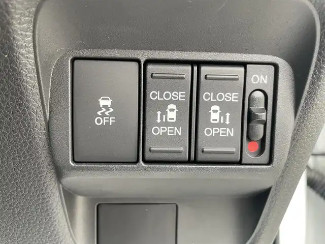 ホンダ フリード ハイブリット e:HEV AIR 福岡県 2025(令7)年 1万km プラチナホワイトパール 純正11.4型メモリーナビ(フルセグTV・CD・DVD・BT)/バックカメラ/ホンダセンシング/コーナーセンサー/レーダークルコン/両側パワスラ/ドラレコ/ETC/USBポート/純正LED・フロアマット/スマートキー/プッシュスタート