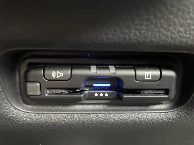 ホンダ フリード ハイブリット e:HEV AIR 福岡県 2025(令7)年 1万km プラチナホワイトパール 純正11.4型メモリーナビ(フルセグTV・CD・DVD・BT)/バックカメラ/ホンダセンシング/コーナーセンサー/レーダークルコン/両側パワスラ/ドラレコ/ETC/USBポート/純正LED・フロアマット/スマートキー/プッシュスタート