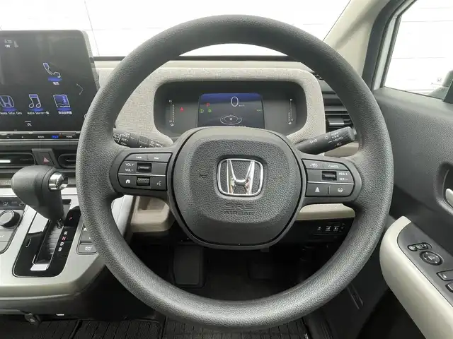 ホンダ フリード ハイブリット e:HEV AIR 福岡県 2025(令7)年 1万km プラチナホワイトパール 純正11.4型メモリーナビ(フルセグTV・CD・DVD・BT)/バックカメラ/ホンダセンシング/コーナーセンサー/レーダークルコン/両側パワスラ/ドラレコ/ETC/USBポート/純正LED・フロアマット/スマートキー/プッシュスタート