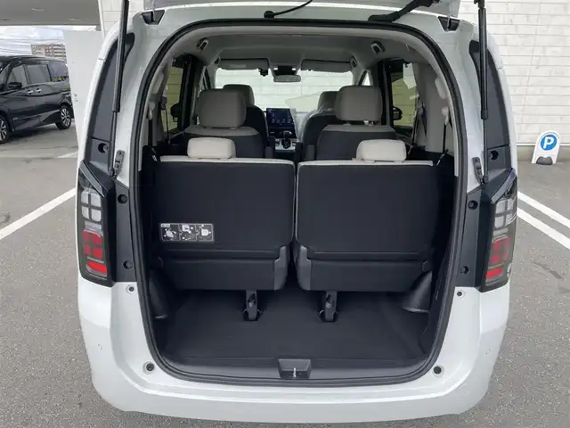 ホンダ フリード ハイブリット e:HEV AIR 福岡県 2025(令7)年 1万km プラチナホワイトパール 純正11.4型メモリーナビ(フルセグTV・CD・DVD・BT)/バックカメラ/ホンダセンシング/コーナーセンサー/レーダークルコン/両側パワスラ/ドラレコ/ETC/USBポート/純正LED・フロアマット/スマートキー/プッシュスタート