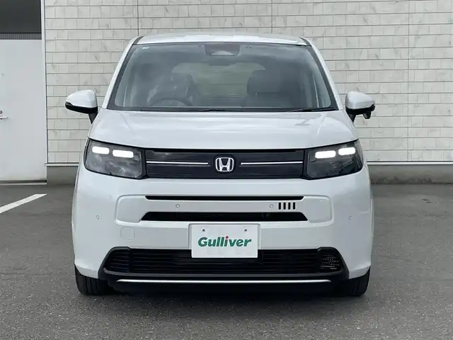 ホンダ フリード ハイブリット e:HEV AIR 福岡県 2025(令7)年 1万km プラチナホワイトパール 純正11.4型メモリーナビ(フルセグTV・CD・DVD・BT)/バックカメラ/ホンダセンシング/コーナーセンサー/レーダークルコン/両側パワスラ/ドラレコ/ETC/USBポート/純正LED・フロアマット/スマートキー/プッシュスタート