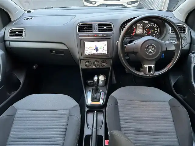 フォルクスワーゲン ポロ TSIコンフォートL BMテクノ 道東・釧路十勝 2013(平25)年 6.4万km 黒 社外ナビ/（CD/DVD/BT/ラジオ）/ワンセグTV/アイドリングストップ/スマートキー/ETC/フロアマット/社外AW付冬タイヤ/純正AW付夏タイヤ積込/MTモード付AT/横滑り防止装置/フォグランプ/荷室サンバイザー