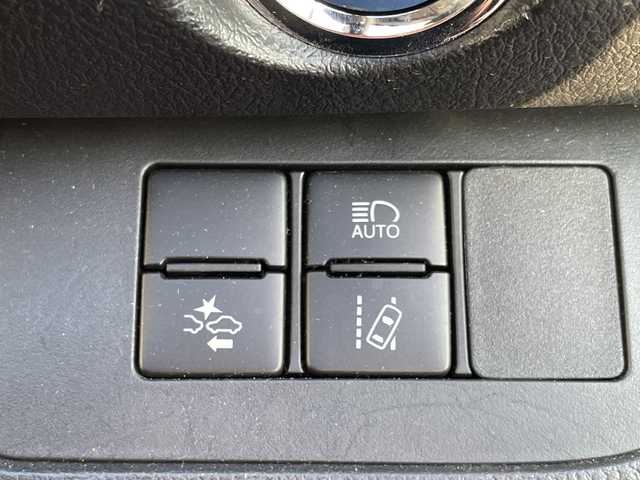 トヨタ シエンタ ハイブリッド G クエロ 千葉県 2017(平29)年 1.5万km ブラックマイカ TRDフルエアロ/純正メモリナビ/(フルセグTV/BT/CD/DVD/FM/AM)/衝突被害軽減システム/車線逸脱警報/バックカメラ/クルーズコントロール/ハーフレザーシート/両側パワースライドドア/横滑り防止装置/ビルトインETC2.0/アイドリングストップ/LEDヘッドライト/オートライト/ウィンカーミラー/電動格納ミラー/シートヒーター/シートリフター/プッシュスタート/スマートキー/フロアマット/スペアキー/保証書