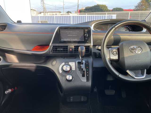 トヨタ シエンタ ハイブリッド G クエロ 千葉県 2017(平29)年 1.5万km ブラックマイカ TRDフルエアロ/純正メモリナビ/(フルセグTV/BT/CD/DVD/FM/AM)/衝突被害軽減システム/車線逸脱警報/バックカメラ/クルーズコントロール/ハーフレザーシート/両側パワースライドドア/横滑り防止装置/ビルトインETC2.0/アイドリングストップ/LEDヘッドライト/オートライト/ウィンカーミラー/電動格納ミラー/シートヒーター/シートリフター/プッシュスタート/スマートキー/フロアマット/スペアキー/保証書