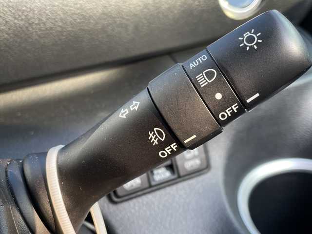 トヨタ シエンタ ハイブリッド G クエロ 千葉県 2017(平29)年 1.5万km ブラックマイカ TRDフルエアロ/純正メモリナビ/(フルセグTV/BT/CD/DVD/FM/AM)/衝突被害軽減システム/車線逸脱警報/バックカメラ/クルーズコントロール/ハーフレザーシート/両側パワースライドドア/横滑り防止装置/ビルトインETC2.0/アイドリングストップ/LEDヘッドライト/オートライト/ウィンカーミラー/電動格納ミラー/シートヒーター/シートリフター/プッシュスタート/スマートキー/フロアマット/スペアキー/保証書