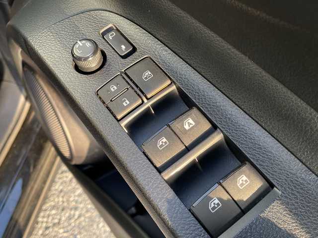 トヨタ シエンタ ハイブリッド G クエロ 千葉県 2017(平29)年 1.5万km ブラックマイカ TRDフルエアロ/純正メモリナビ/(フルセグTV/BT/CD/DVD/FM/AM)/衝突被害軽減システム/車線逸脱警報/バックカメラ/クルーズコントロール/ハーフレザーシート/両側パワースライドドア/横滑り防止装置/ビルトインETC2.0/アイドリングストップ/LEDヘッドライト/オートライト/ウィンカーミラー/電動格納ミラー/シートヒーター/シートリフター/プッシュスタート/スマートキー/フロアマット/スペアキー/保証書