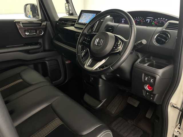 ホンダ Ｎ ＢＯＸ カスタム G L ターボ ホンダセンシング 宮崎県 2018(平30)年 3.8万km プレミアムホワイトパールⅡ 禁煙車/ホンダセンシング/社外ナビTV/（ストラーダ/CN-E300D/CD/SD/Bluetooth/ワンセグTV)/社外バックカメラ/純正ビルトインETC/純正LEDオートライト/純正LEDフォグ/純正15インチアルミ/純正エアロ/純正ルーフエンドスポイラー/純正フロアマット/両側電動スライドドア/アダプティブクルーズコントロール/レーンディパーチャーアラート/クリアランスソナー/ハーフレザーシート/オートエアコン/パドルシフト/本革巻ハンドル/スマートキー/プッシュエンジンスタート/スペアキー/新車時保証書/取扱い説明書