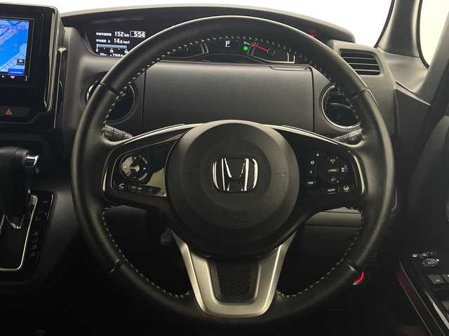 ホンダ Ｎ ＢＯＸ カスタム G L ターボ ホンダセンシング 宮崎県 2018(平30)年 3.8万km プレミアムホワイトパールⅡ 禁煙車/ホンダセンシング/社外ナビTV/（ストラーダ/CN-E300D/CD/SD/Bluetooth/ワンセグTV)/社外バックカメラ/純正ビルトインETC/純正LEDオートライト/純正LEDフォグ/純正15インチアルミ/純正エアロ/純正ルーフエンドスポイラー/純正フロアマット/両側電動スライドドア/アダプティブクルーズコントロール/レーンディパーチャーアラート/クリアランスソナー/ハーフレザーシート/オートエアコン/パドルシフト/本革巻ハンドル/スマートキー/プッシュエンジンスタート/スペアキー/新車時保証書/取扱い説明書