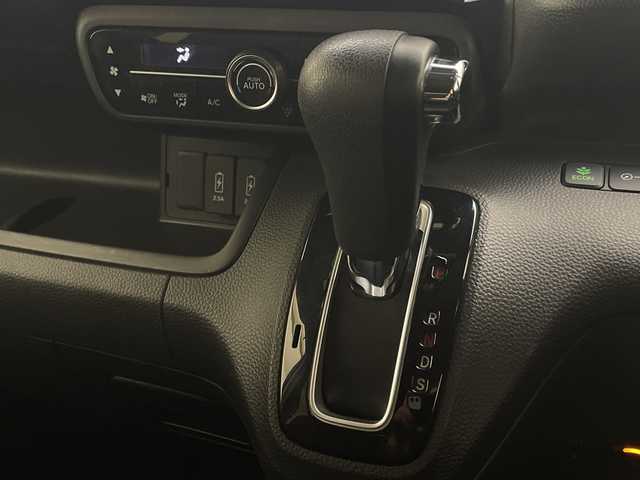 ホンダ Ｎ ＢＯＸ カスタム G L ターボ ホンダセンシング 宮崎県 2018(平30)年 3.8万km プレミアムホワイトパールⅡ 禁煙車/ホンダセンシング/社外ナビTV/（ストラーダ/CN-E300D/CD/SD/Bluetooth/ワンセグTV)/社外バックカメラ/純正ビルトインETC/純正LEDオートライト/純正LEDフォグ/純正15インチアルミ/純正エアロ/純正ルーフエンドスポイラー/純正フロアマット/両側電動スライドドア/アダプティブクルーズコントロール/レーンディパーチャーアラート/クリアランスソナー/ハーフレザーシート/オートエアコン/パドルシフト/本革巻ハンドル/スマートキー/プッシュエンジンスタート/スペアキー/新車時保証書/取扱い説明書