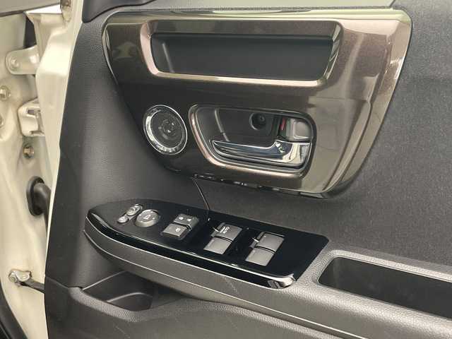 ホンダ Ｎ ＢＯＸ カスタム G L ターボ ホンダセンシング 宮崎県 2018(平30)年 3.8万km プレミアムホワイトパールⅡ 禁煙車/ホンダセンシング/社外ナビTV/（ストラーダ/CN-E300D/CD/SD/Bluetooth/ワンセグTV)/社外バックカメラ/純正ビルトインETC/純正LEDオートライト/純正LEDフォグ/純正15インチアルミ/純正エアロ/純正ルーフエンドスポイラー/純正フロアマット/両側電動スライドドア/アダプティブクルーズコントロール/レーンディパーチャーアラート/クリアランスソナー/ハーフレザーシート/オートエアコン/パドルシフト/本革巻ハンドル/スマートキー/プッシュエンジンスタート/スペアキー/新車時保証書/取扱い説明書