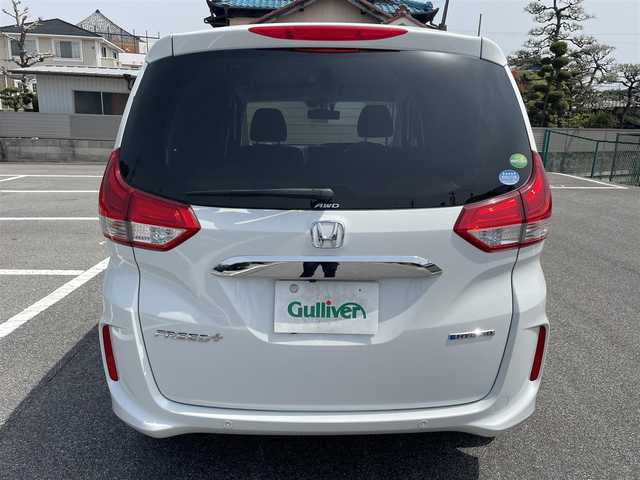 ホンダ フリード＋ ハイブリット G ホンダセンシング 熊本県 2020(令2)年 11.3万km プラチナホワイトパール 純正Gathersインターナビゲーション/【フルセグTV/Bluetooth/CD/DVD/USB】/バックカメラ/ホンダセンシング【安全運転支援システム】/・CMBS【衝突軽減ブレーキ】/・歩行者事故低減ステアリング/・アダプティブクルーズコントロール/・路外逸脱抑制機能/・誤発進抑制機能/・先行車発進お知らせ機能/・標識認識機能/両側パワースライドドア/LEDヘッドランプ/オートライト/アクティブコーナーリングランプ/コンフォートビューパッケージ/SRSエアバック【運転席/助手席】/シートヒーター/ロールサンシェード【スライドドア】/スマートキーシステム/ETC/社外デジタルインナーミラー/保証書/取扱説明書/スペアキー１本
