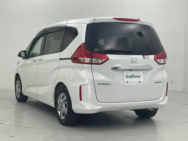 ホンダ フリード ハイブリット G 茨城県 2022(令4)年 0.9万km プラチナホワイトパール 社外ナビ/バックカメラ/フルセグ/衝突被害軽減ブレーキ/車線逸脱抑制装置/レーダークルーズコントロール/ソナー/両側電動スライドドア/ETC/ドラレコ/シートヒーター/LEDヘッドライト/スマートキー