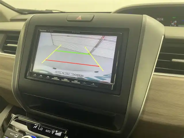ホンダ フリード ハイブリット G 茨城県 2022(令4)年 0.9万km プラチナホワイトパール 社外ナビ/バックカメラ/フルセグ/衝突被害軽減ブレーキ/車線逸脱抑制装置/レーダークルーズコントロール/ソナー/両側電動スライドドア/ETC/ドラレコ/シートヒーター/LEDヘッドライト/スマートキー