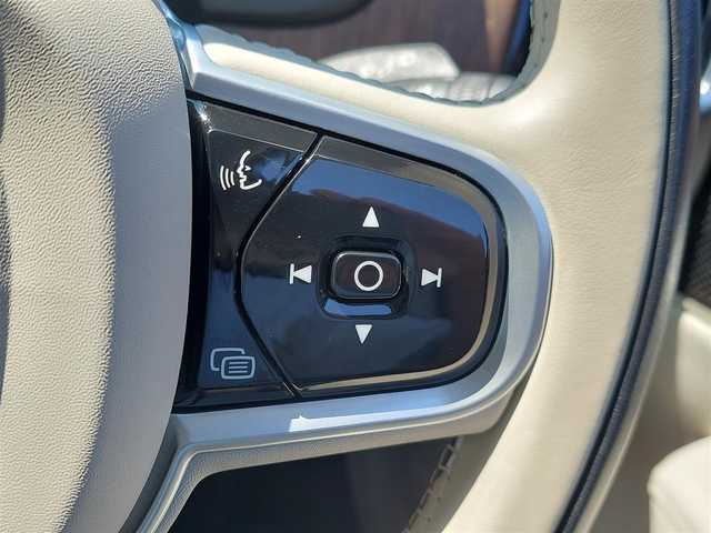 ボルボ Ｖ９０ クロスカントリー B6 AWD プロ 東京都 2021(令3)年 2万km クリスタルホワイトP 純正ナビ/全方位カメラ/haman/kardon/ヘッドアップディスプレイ/ドライブレコーダー/ETC/レザーシート/パワーシート/シートヒーター/ベンチレーションシート/ステアリングヒーター/クルーズコントロール/パワーバックドア/ルーフレール/スマートキー