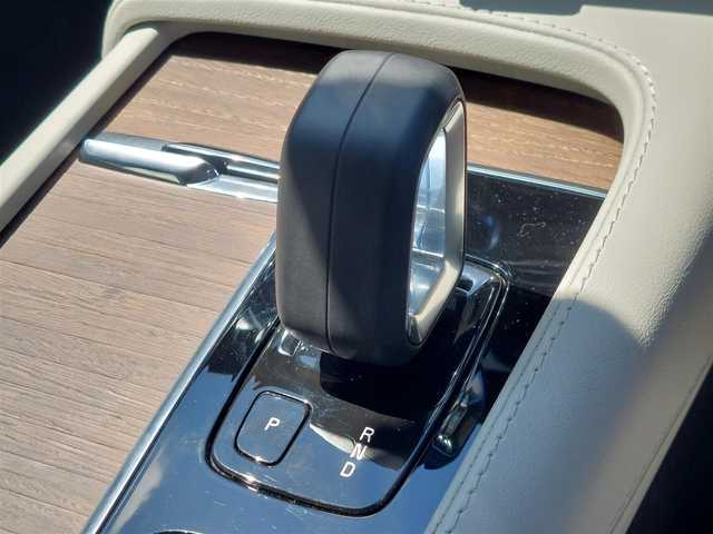 ボルボ Ｖ９０ クロスカントリー B6 AWD プロ 東京都 2021(令3)年 2万km クリスタルホワイトP 純正ナビ/全方位カメラ/haman/kardon/ヘッドアップディスプレイ/ドライブレコーダー/ETC/レザーシート/パワーシート/シートヒーター/ベンチレーションシート/ステアリングヒーター/クルーズコントロール/パワーバックドア/ルーフレール/スマートキー