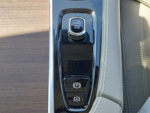 ボルボ Ｖ９０ クロスカントリー B6 AWD プロ 東京都 2021(令3)年 2万km クリスタルホワイトP 純正ナビ/全方位カメラ/haman/kardon/ヘッドアップディスプレイ/ドライブレコーダー/ETC/レザーシート/パワーシート/シートヒーター/ベンチレーションシート/ステアリングヒーター/クルーズコントロール/パワーバックドア/ルーフレール/スマートキー