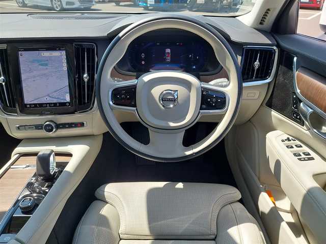 ボルボ Ｖ９０ クロスカントリー B6 AWD プロ 東京都 2021(令3)年 2万km クリスタルホワイトP 純正ナビ/全方位カメラ/haman/kardon/ヘッドアップディスプレイ/ドライブレコーダー/ETC/レザーシート/パワーシート/シートヒーター/ベンチレーションシート/ステアリングヒーター/クルーズコントロール/パワーバックドア/ルーフレール/スマートキー