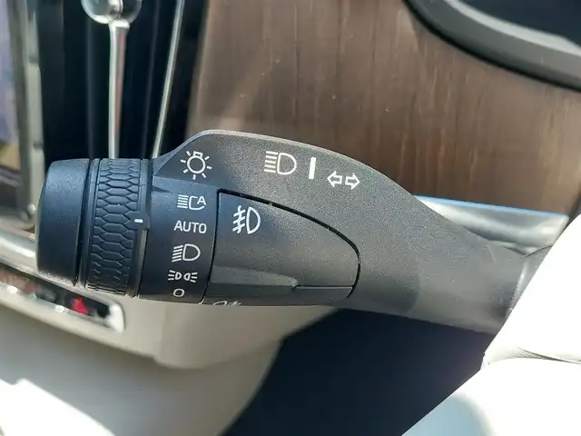 ボルボ Ｖ９０ クロスカントリー B6 AWD プロ 東京都 2021(令3)年 2万km クリスタルホワイトP 純正ナビ/全方位カメラ/haman/kardon/ヘッドアップディスプレイ/ドライブレコーダー/ETC/レザーシート/パワーシート/シートヒーター/ベンチレーションシート/ステアリングヒーター/クルーズコントロール/パワーバックドア/ルーフレール/スマートキー