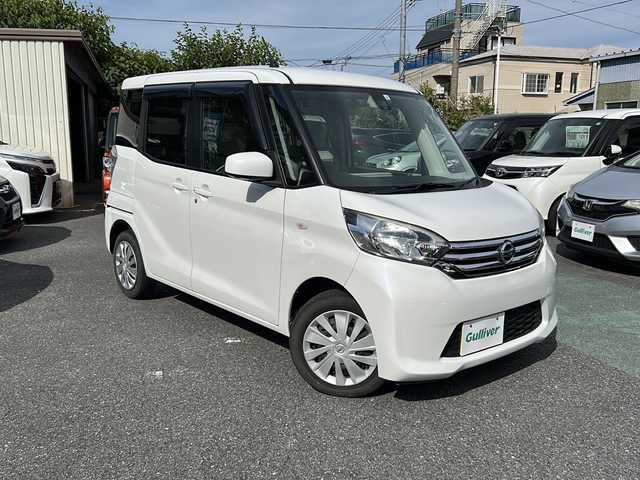 日産 デイズ ルークス X Vセレ +SeftyⅡ 埼玉県 2015(平27)年 4.7万km ホワイトパール 純正ナビ/全方位カメラ/バックカメラ/衝突軽減/アイドリングストップ/Bluetooth/スマートキー/スペアキー/横滑り防止/ETC/フルセグTV/オートエアコン/DVD再生機能/両側スライド＋片側パワスラ