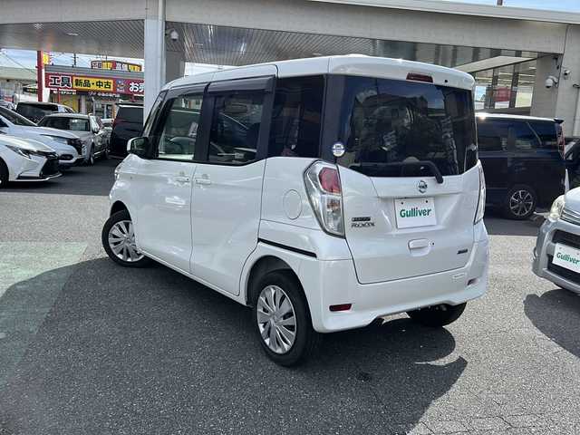 日産 デイズ ルークス X Vセレ +SeftyⅡ 埼玉県 2015(平27)年 4.7万km ホワイトパール 純正ナビ/全方位カメラ/バックカメラ/衝突軽減/アイドリングストップ/Bluetooth/スマートキー/スペアキー/横滑り防止/ETC/フルセグTV/オートエアコン/DVD再生機能/両側スライド＋片側パワスラ