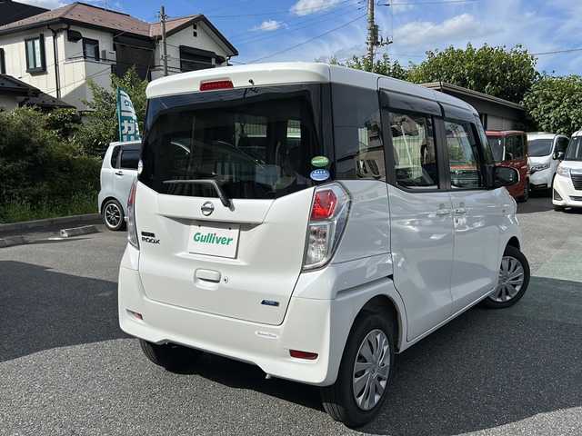 日産 デイズ ルークス X Vセレ +SeftyⅡ 埼玉県 2015(平27)年 4.7万km ホワイトパール 純正ナビ/全方位カメラ/バックカメラ/衝突軽減/アイドリングストップ/Bluetooth/スマートキー/スペアキー/横滑り防止/ETC/フルセグTV/オートエアコン/DVD再生機能/両側スライド＋片側パワスラ
