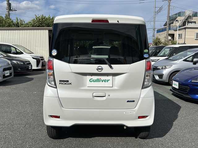 日産 デイズ ルークス X Vセレ +SeftyⅡ 埼玉県 2015(平27)年 4.7万km ホワイトパール 純正ナビ/全方位カメラ/バックカメラ/衝突軽減/アイドリングストップ/Bluetooth/スマートキー/スペアキー/横滑り防止/ETC/フルセグTV/オートエアコン/DVD再生機能/両側スライド＋片側パワスラ