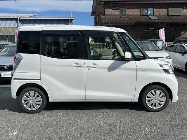 日産 デイズ ルークス X Vセレ +SeftyⅡ 埼玉県 2015(平27)年 4.7万km ホワイトパール 純正ナビ/全方位カメラ/バックカメラ/衝突軽減/アイドリングストップ/Bluetooth/スマートキー/スペアキー/横滑り防止/ETC/フルセグTV/オートエアコン/DVD再生機能/両側スライド＋片側パワスラ