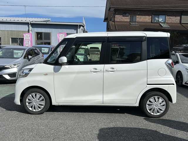 日産 デイズ ルークス X Vセレ +SeftyⅡ 埼玉県 2015(平27)年 4.7万km ホワイトパール 純正ナビ/全方位カメラ/バックカメラ/衝突軽減/アイドリングストップ/Bluetooth/スマートキー/スペアキー/横滑り防止/ETC/フルセグTV/オートエアコン/DVD再生機能/両側スライド＋片側パワスラ