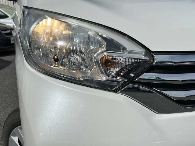 日産 デイズ ルークス X Vセレ +SeftyⅡ 埼玉県 2015(平27)年 4.7万km ホワイトパール 純正ナビ/全方位カメラ/バックカメラ/衝突軽減/アイドリングストップ/Bluetooth/スマートキー/スペアキー/横滑り防止/ETC/フルセグTV/オートエアコン/DVD再生機能/両側スライド＋片側パワスラ