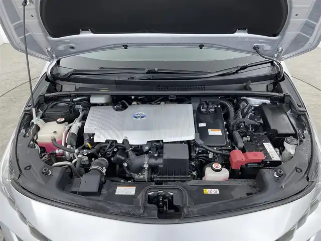 トヨタ プリウス ＰＨＶ A 大分県 2017(平29)年 4.4万km シルバーM メーカーナビ/フルセグ/Bluetooth/バックカメラ/オートLEDライト/プリクラッシュ/前後コーナーセンサー/ビルトインETC2.0/シートヒーター/カーテンエアバッグ/スマートキー/保証書/取扱説明書