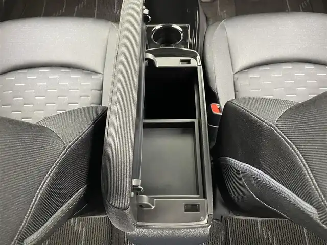 トヨタ プリウス ＰＨＶ A 大分県 2017(平29)年 4.4万km シルバーM メーカーナビ/フルセグ/Bluetooth/バックカメラ/オートLEDライト/プリクラッシュ/前後コーナーセンサー/ビルトインETC2.0/シートヒーター/カーテンエアバッグ/スマートキー/保証書/取扱説明書