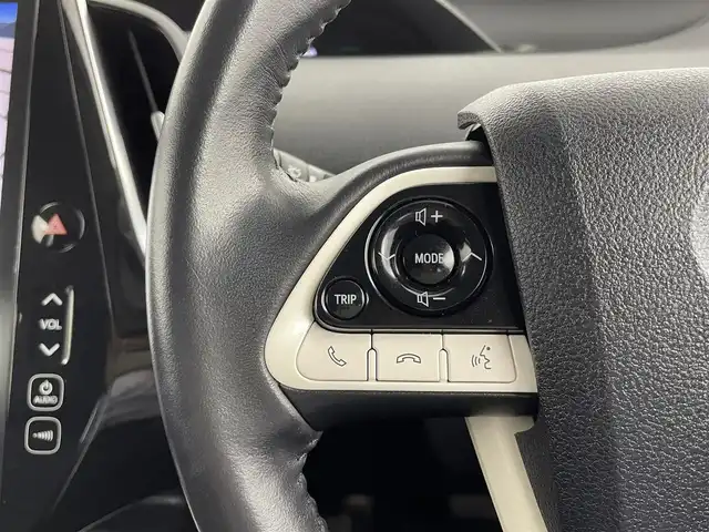 トヨタ プリウス ＰＨＶ A 大分県 2017(平29)年 4.4万km シルバーM メーカーナビ/フルセグ/Bluetooth/バックカメラ/オートLEDライト/プリクラッシュ/前後コーナーセンサー/ビルトインETC2.0/シートヒーター/カーテンエアバッグ/スマートキー/保証書/取扱説明書