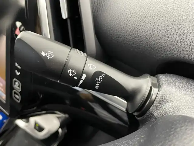 トヨタ プリウス ＰＨＶ A 大分県 2017(平29)年 4.4万km シルバーM メーカーナビ/フルセグ/Bluetooth/バックカメラ/オートLEDライト/プリクラッシュ/前後コーナーセンサー/ビルトインETC2.0/シートヒーター/カーテンエアバッグ/スマートキー/保証書/取扱説明書