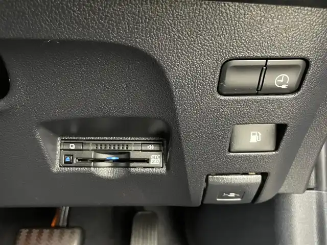 トヨタ プリウス ＰＨＶ A 大分県 2017(平29)年 4.4万km シルバーM メーカーナビ/フルセグ/Bluetooth/バックカメラ/オートLEDライト/プリクラッシュ/前後コーナーセンサー/ビルトインETC2.0/シートヒーター/カーテンエアバッグ/スマートキー/保証書/取扱説明書