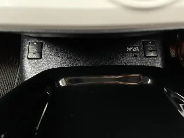 トヨタ プリウス ＰＨＶ A 大分県 2017(平29)年 4.4万km シルバーM メーカーナビ/フルセグ/Bluetooth/バックカメラ/オートLEDライト/プリクラッシュ/前後コーナーセンサー/ビルトインETC2.0/シートヒーター/カーテンエアバッグ/スマートキー/保証書/取扱説明書